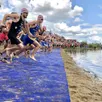 photo les triathlètes s’élanceront de la plage du lac de maine. l’eau est actuellement de bonne qualité sur le plan sanitaire mais assez fraîche, inférieure à 16 °c. le port de la combinaison sera sans doute obligatoire.
