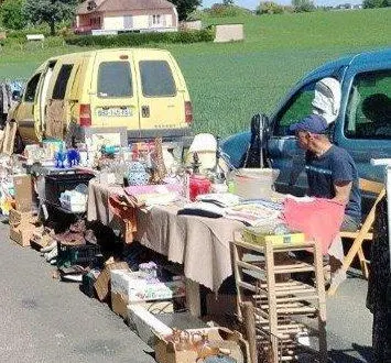 photo  le vide-greniers n’a jamais reçu autant d’exposants.  &copy;  maine libre. 