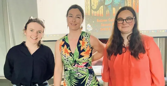 photo  de gauche à droite : clémence bruon, médiatrice culturelle, anne le bon, directrice de la médiathèque, et aurélie auger, médiatrice, ont accueilli les enseignantes et éducatrices à saugonna.  &copy;  le maine libre 