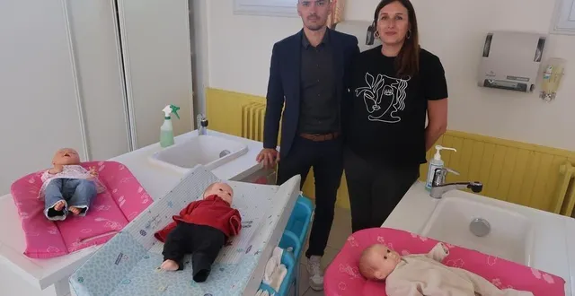 photo  gée, le 28 avril 2025. maxime doineau, directeur de la maison familiale rurale de beaufort-en-anjou, et charlotte babouot, référente petite enfance, dans la salle de travaux pratiques.  &copy;  co - agathe le nueff 