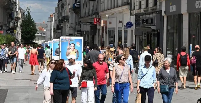 photo  la rue lenepveu, artère principale de l’activité commerçante dans le centre-ville d’angers.  &copy;  jérôme fouquet/ouest-france 