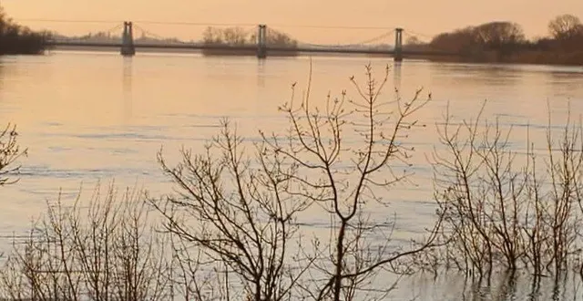 photo  sur les bords de loire à saint-georges-sur-loire, la compagnie l’atelier de papier dévoile son parcours sonore.  &copy;  co 