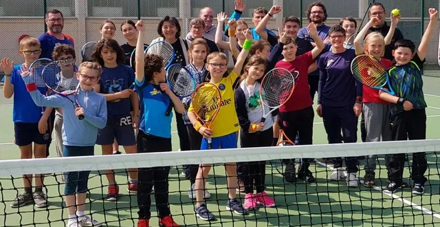 photo  comme en 2024, il sera possible de partager un moment sportif et convivial avec la patriote section tennis.  &copy;  archives le maine libre 