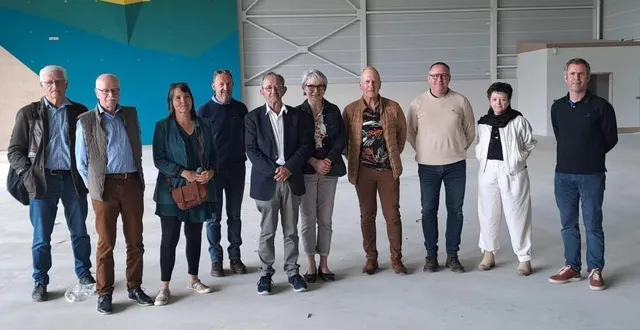 photo  élus et responsables de services de lbn communauté (loué brûlon noyen) ont fait le point sur le chantier du gymnase de coulans-sur-gée.  &copy;  le maine libre 