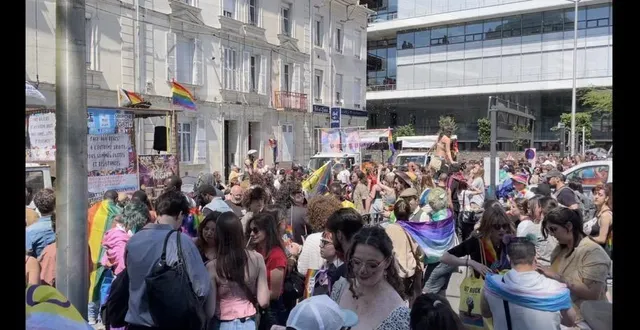 photo  ce samedi 17 mai à angers (maine-et-loire) la marche des fiertés s’est élancée avec environ 3 000 personnes.  &copy;  ouest-france 