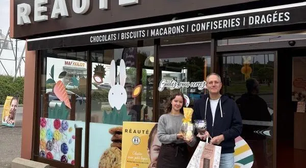 photo  les lauréats du jeu ont reçu leurs cadeaux chocolatés.  &copy;  le maine libre 
