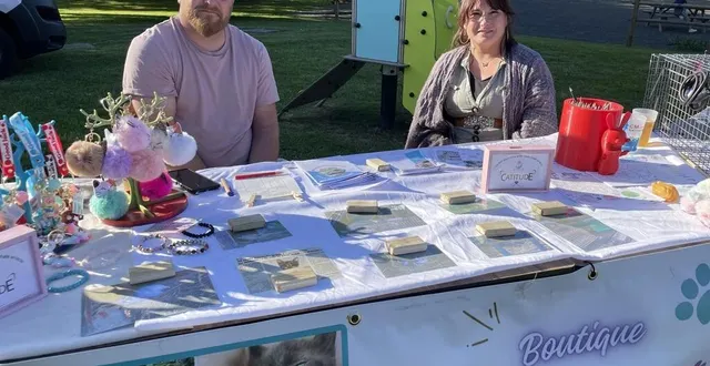 photo  kevin et noémie lamy ont fait la promotion de leur association kitty love, qui aide les particuliers et les communes à faire stériliser les chats errants, à l’animation ville à joie de saint-brice-sous-rânes.  &copy;  ouest-france 