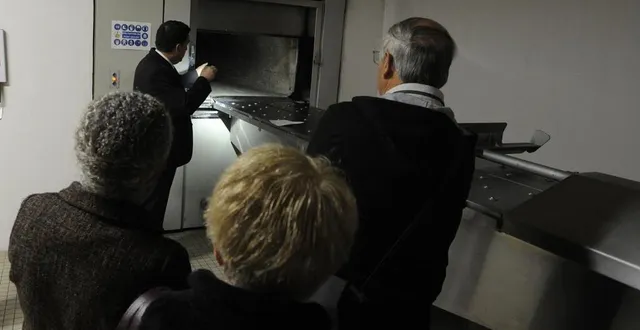 photo  le crématorium de niort dispose de deux appareils de crémation tapissés de pierres réfractaires garantissant le niveau de chaleur requis.  &copy;  co – christophe bernard 