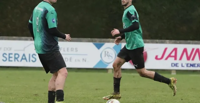 photo  vincent chédot (à gauche) a scellé la victoire des alençonnais.  &copy;  archive serge ruer 
