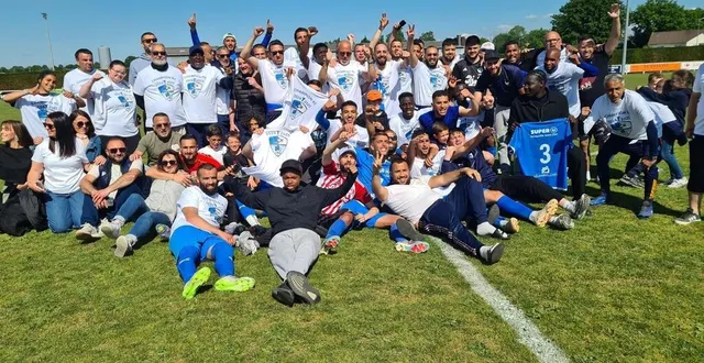 photo  dès la fin de la rencontre, les hérouvillais ont fait la fête avec leurs supporteurs.  &copy;  ouest-france 