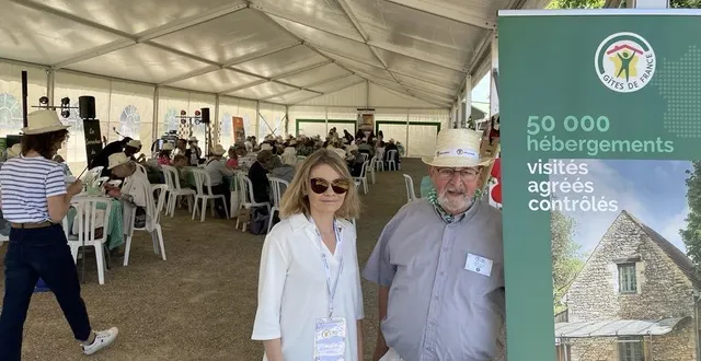 photo  anne-laure allamand, directrice de gîtes de france en maine-et-loire et jean-luc robin, le président ont organisé un pique-nique géant à angers pour les 70 ans du réseau national.  &copy;  ouest-france 