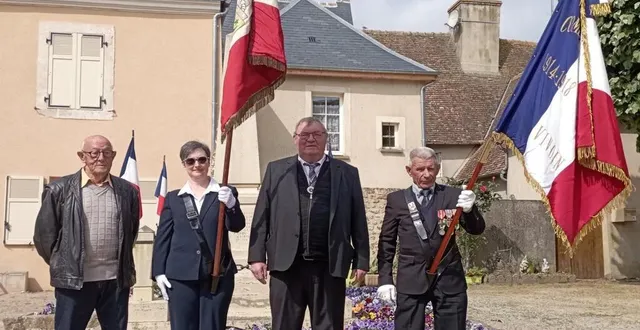 photo  guy toublet, anne-isabelle quesne, marcel levesque et jean-claude lecomte, lors de la cérémonie du 8 mai.  &copy;  le maine libre 
