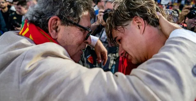 photo  le président manceau thierry gomez et gabin bernardeau, à l’issue de la rencontre entre le mans et versailles, synonyme de montée en ligue 2, le 16 mai 2025.  &copy;  arnaud despelchain 