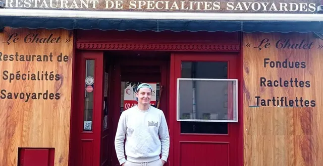 photo  paul lereteux devant la façade du chalet qui va subir quelques travaux d’ici l’ouverture à l’automne 2025.  &copy;  ouest-france 