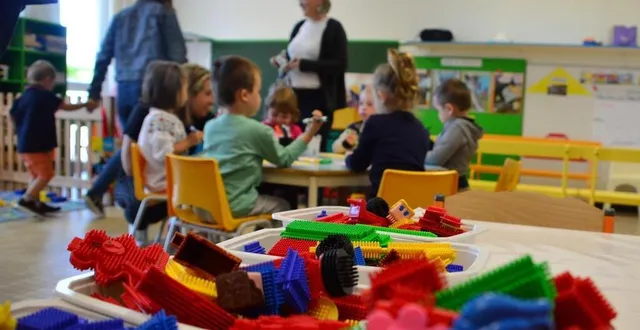 photo  suspendue de ses fonctions et depuis en arrêt maladie, l’institutrice écope de 10 mois de prison avec sursis. elle a désormais interdiction d’exercer toute activité en lien avec des enfants. photo d’illustration.  &copy;  archives ouest-france 