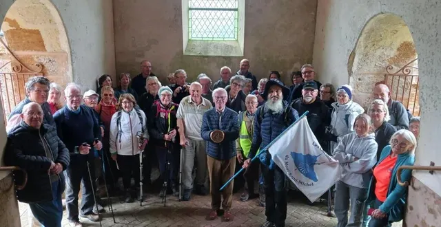 photo  le clou des chemins du mont-saint-michel a été scellé au sol, à l’entrée de l’église saint-michel.  &copy;  ouest-france 