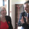 photo le samedi 17 mai 2025, françois fillon a remis les insignes de chevalier de la légion d’honneur à martine crnkovic.
