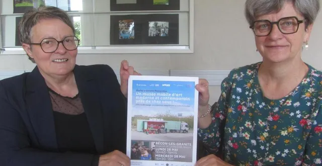 photo  marie-ange fouchereau, maire de bécon-les-granits (à gauche) ; et catherine chereau, adjointe en charge notamment de l’animation communale ; avec l’affiche de l’événement.  &copy;  ouest-france 
