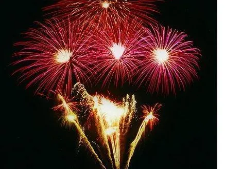 photo  le feu d’artifice a été remis en question par certains élus.  &copy;  archives ouest-france 