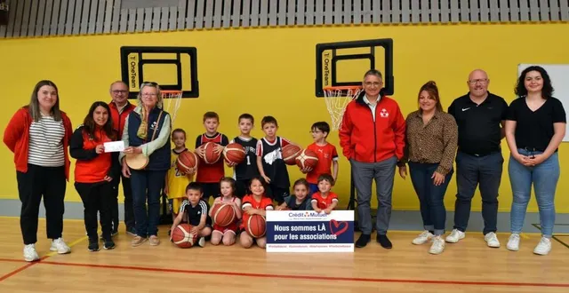 photo  le don a été remis samedi matin au gymnase.  &copy;  le maine libre 