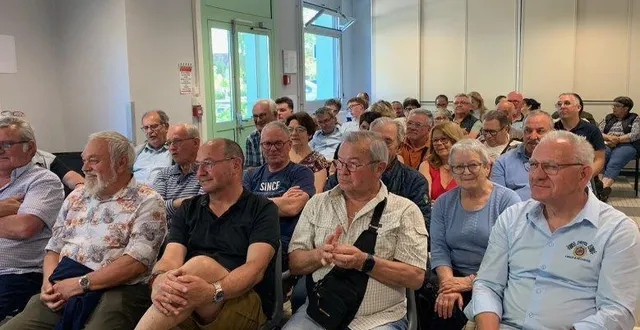 photo  les bénévoles mobilisés pour l’animation autour du virage de mulsanne  &copy;  le maine libre 