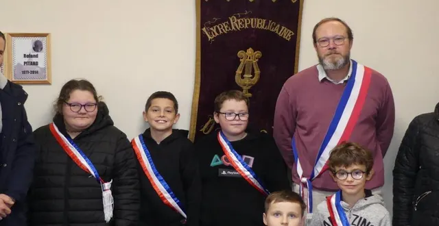 photo  une partie des enfants du conseil municipal jeunes.  &copy;  le maine libre 