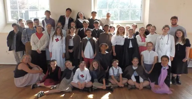 photo  la troupe de can’d jeunes.  &copy;  co 