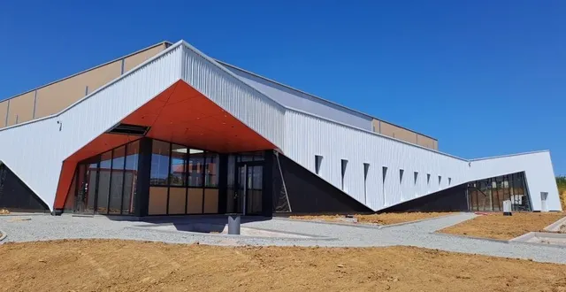 photo  le futur gymnase communautaire de coulans-sur-gée, opérationnel en septembre 2025, abritera un espace dédié au sport-santé.  &copy;  le maine libre 