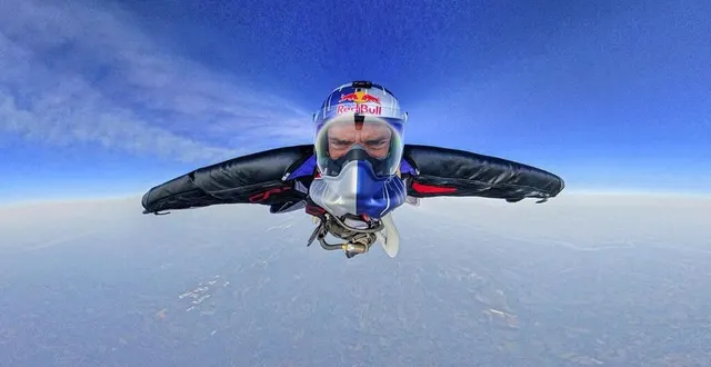 photo  l’iphone est tombé dans le vide lors d’un saut en wingsuit, une discipline qui mêle chute libre et parachutisme.  &copy;  photo d’illustration : red bull content pool via afp 