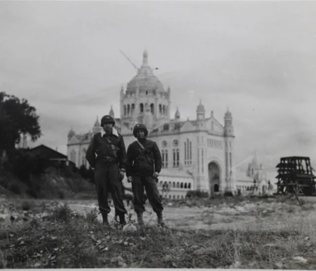 photo lisieux sous les bombes faisait partie des villes majeures à reprendre par les alliés sur la route vers paris.  ©  archives