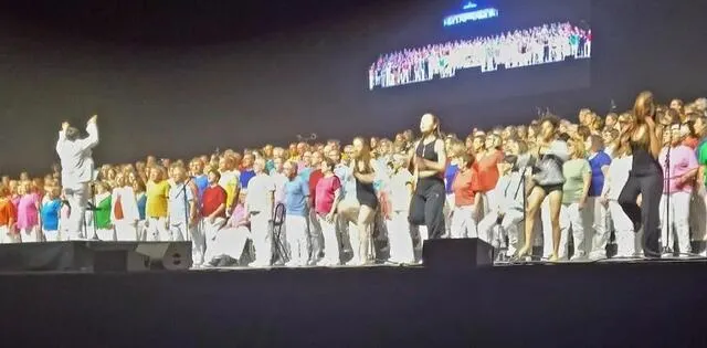 photo les choristes lors de la séance de l'après-midi.  ©  maine libre