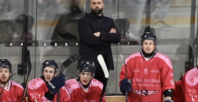 photo  jonathan paredes, le coach des ducs, accueille une nouvelle recrue.  &copy;  sébastien aubinaud 