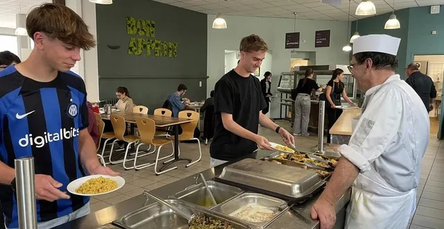 photo  au lycée privé saint-thomas d’aquin, les élèves peuvent se servir à volonté.  &copy;  ouest-france 