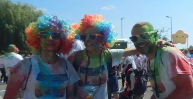 photo  beaucoup de personnes se sont amusées aux colorés d’aubigné.  &copy;  le maine libre 
