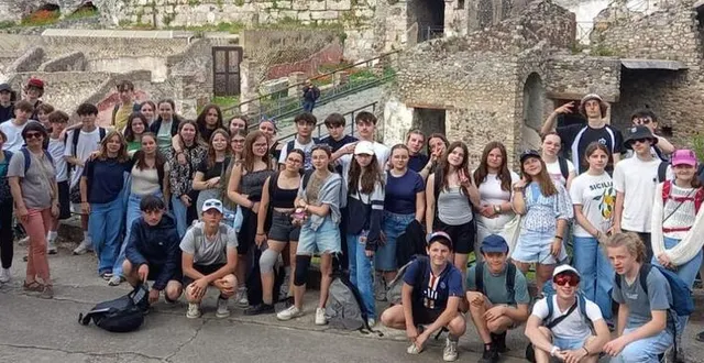 photo  les collégiens à l’issue de leur visite.  &copy;  collège conlie 