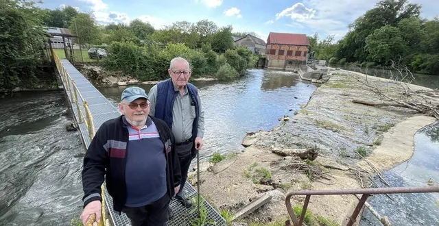 photo  vice-président et président de l’association des fondeurs d’antoigné, michel gaudemer et gérard viel ont préparé, avec la société zéphyr, les visites du barrage sur la sarthe.  &copy;  ouest-france. 