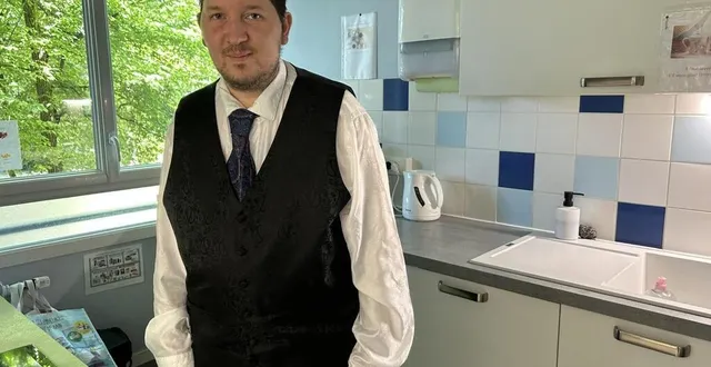 photo  alexandre, 39 ans, dans la cuisine de la résidence accueil maya angelou, à allonnes.  &copy;  ouest-france 