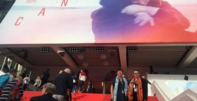 photo  marie-christine et laurence sur les marches du festival de cannes.  &copy;  ouest-france 