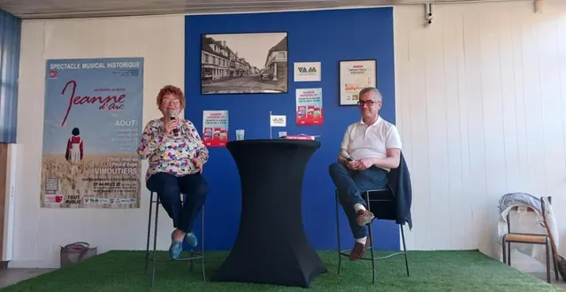 photo  nadine mousselet n’a pas hésité à se livrer durant cet échange avec bruno amato, puis avec le public.  &copy;  ouest-france 