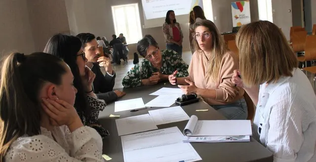 photo  différents acteurs et partenaires du contrat local de santé étaient invités à échanger sur chacun des cinq axes de travail avant le bilan de la première année, mardi 20 mai 2025, salle théophile-plé, à sablé-sur-sarthe.  &copy;  ouest-france 