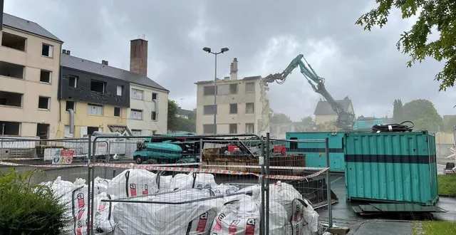 photo  depuis près de deux mois, quatre immeubles sont en cours de destruction au quartier pont-féron de flers, dans l’orne.  &copy;  ouest-france 