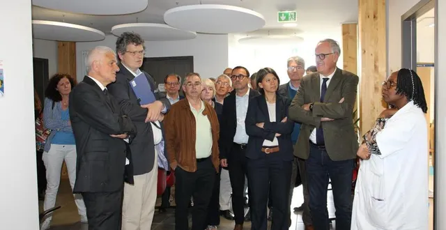 photo  les élus ont pu rencontrer des praticiennes du pôle de santé libéral ambulatoire, dont la dr marie-agnès tchodibia.  &copy;  ouest-france 