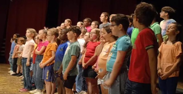 photo  c’est un moment particulier pour les enfants du val-de-l’erdre. chanter devant une salle presque comble composée des familles, mais aussi d’autres publics.  &copy;  ouest-france 