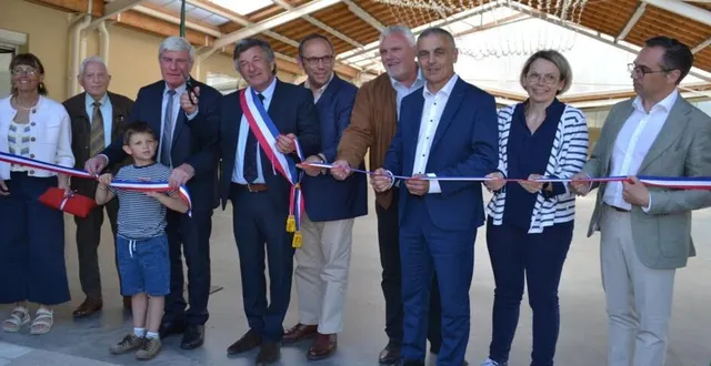 photo  représentants de l’état, de la région, du département, élus et pascal lelièvre, maire de solesmes.  &copy;  le maine libre 