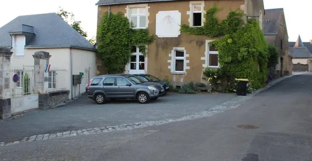photo  la petite place devant l’ancienne mairie portera le nom d’eugène ringeard.  &copy;  le maine libre 