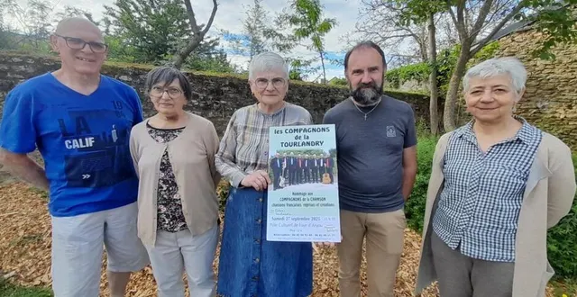 photo  michel reulier, odile moreau, jeannine burel, laurent bernaudeau et marietta morille, membres du conseil d’administration de thouarcé solidarité.  &copy;  co 