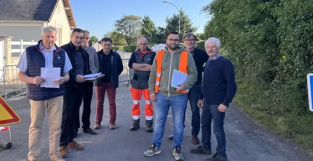 photo  réunion de chantier rue de la gare avant le début des travaux de réfection d’une canalisation d’eau qui débuteront le 26 mai.  &copy;  ouest-france. 