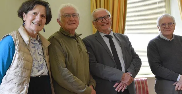 photo  de gauche à droite : dominique ledet, jean-claude pellemoine, le maire jacques lacoche et jean-pierre mariais.  &copy;  ouest-france 