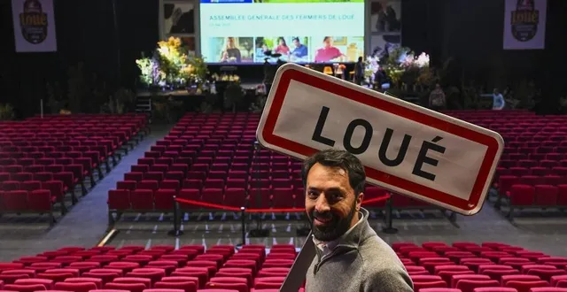 photo  erwan de la fouchardière était ce mercredi présent au centre des expositions du mans pour la mise en place et la répétition de la traditionnelle assemblée générale des fermiers de loué qu’il va animer pour la deuxième fois.  &copy;  photo le maine libre - denis lambert 