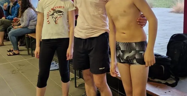 photo  christophe foreau, entraîneur au vs fertois, entouré d’inès le toullec et de guillaume desaintpol.  &copy;  photo : ouest-france 